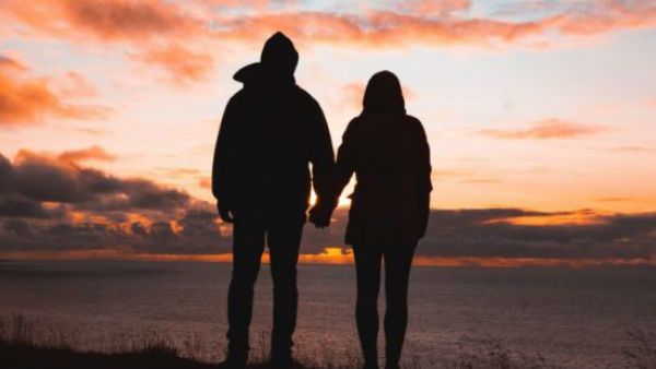 ఒకే అమ్మాయి కోసం 5గురు యువకులు... ఇరువర్గాలు కత్తులతో దాడులు...!