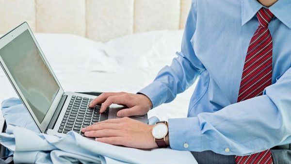 హోం మంత్రి సుచరితనూ వదలని నెటిజన్ .. అసభ్యంగా పోస్ట్ పెట్టి అడ్డంగా బుక్కయ్యాడు