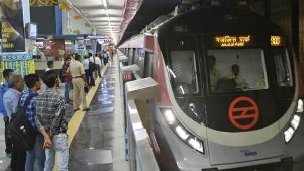 మెట్రో స్టేషన్‌లో ముద్దులే కాదు....పోర్న్ వీడీయో కూడ సాధ్యమేనా...!!