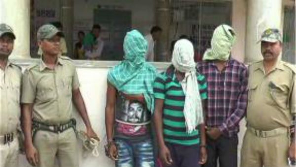 కామ పిశాచులు: లిఫ్ట్ ఇస్తానని చెప్పి క్లాస్‌మేట్‌ను అడవుల్లోకి తీసుకెళ్లి అత్యాచారం