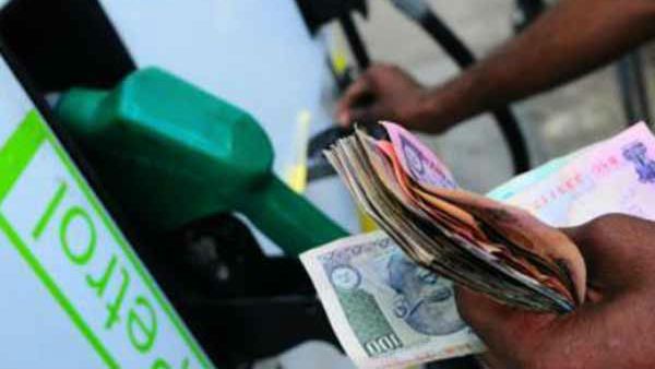 సామాన్యుడిపై మరో పోటు : భారీగా పెరగనున్న పెట్రో ధరలు