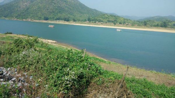 పోలవరం పనుల్లో స్థంభన..! ప్రభుత్వం ఎప్పుడు చూపుతుందో కరుణ..!!