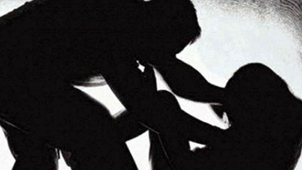 మైనర్‌ను రేప్ చేసిన యువకుడికి కరెంట్ షాక్‌ పెట్టి చంపివేసిన బాలిక తండ్రి...!