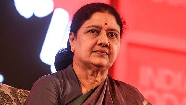 బెంగళూరు సెంట్రల్ జైల్లో చిన్నమ్మ శశికళతో ఎమ్మెల్యే టీటీవీ దినకరన్ భేటీ, అధికార పార్టీకి చెక్ !