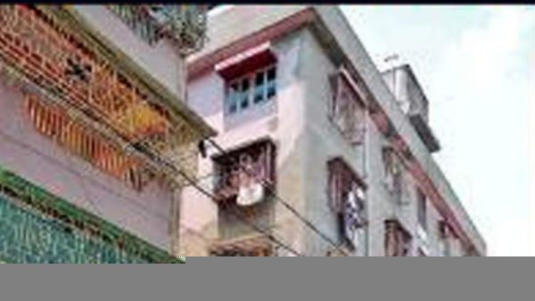 బయటి ప్రపంచానికి తెలియకుండా.. భార్య శవాన్ని ఇంట్లోపెట్టుకున్న రిటైర్డ్ ఉద్యోగి...!