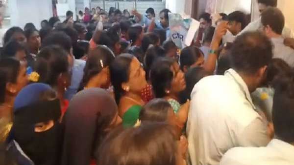 10, 20కి చీరలు.. అవన్నీ ట్రిక్కులు.. మీ ప్రాణాలకు ప్రమాదం అక్కలు (స్పెషల్ స్టోరీ)