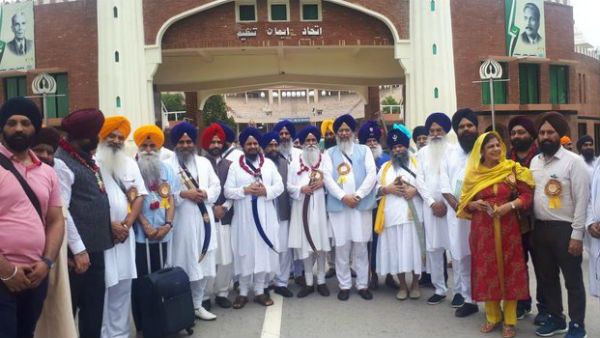 సరిహద్దులను దాటుకుని పాక్ గడ్డపై కాలు మోపిన 500 మంది సిక్కులు