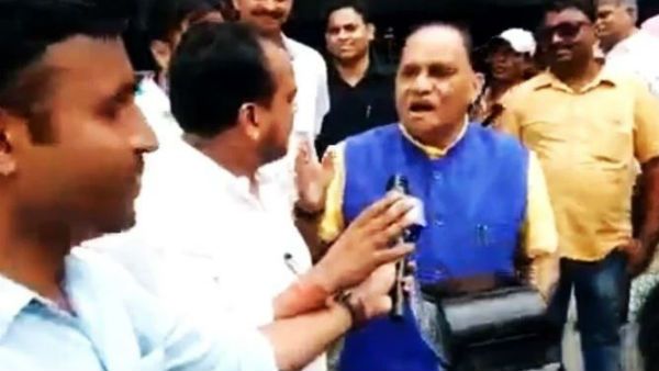 ఎమ్మెల్యే గారు ఒక్కసారి జై శ్రీరాం అనండి... మంత్రి వివాద స్పద వ్యాఖ్యలు