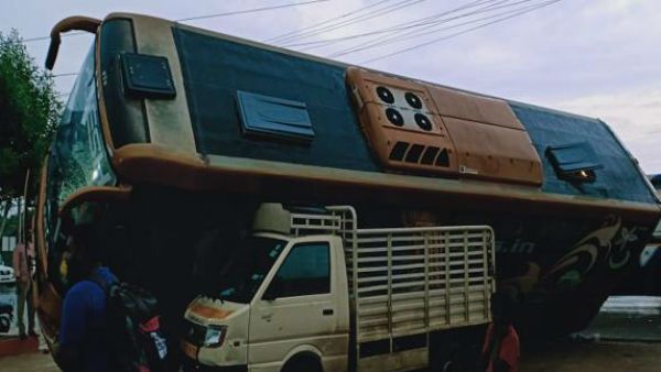 టాటా ఏస్ ఎక్కిన వోల్వో బస్సు.. ఏం జరిగిందో చూస్తే షాకే..?