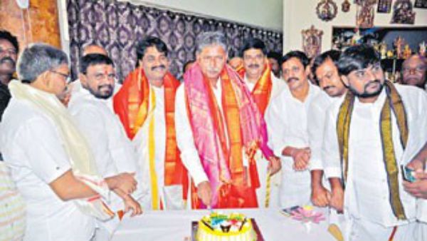 సీఎం మ‌నోడే..తిరుమ‌ల మ‌న‌దే: జ‌గ‌న్ బాబాయ్ బ‌ర్త్‌డే వేడుక‌లు: నిబంధనలు బేఖాత‌ర్‌..!