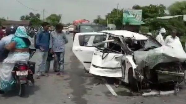 రోడ్డు ప్రమాదం కాదు, కుట్రే.. బాధితురాలి తల్లి ఆరోపణలు, సీబీఐ విచారణకు కాంగ్రెస్, ఎస్పీ డిమాండ్