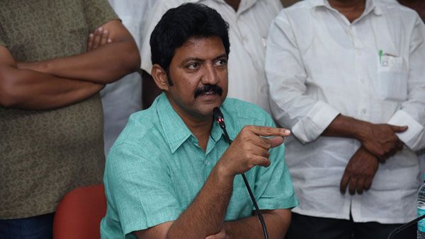 వల్లభనేని వంశీకి షాక్ .. హై కోర్ట్ లో ఆయన ఎన్నిక చెల్లదని వైసీపీ పిటీషన్