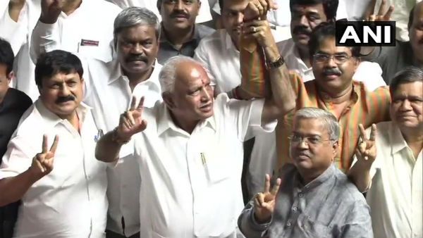 కుమార కబంధ హస్తాల నుంచి విముక్తి : ఇది ప్రజాస్వామ్య విజయమన్న యడ్యూరప్ప