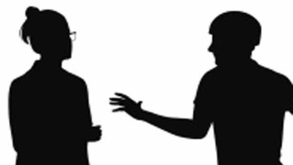 ఒంటరిగా ఉన్నానని ఫోన్ చేసింది..!ఊపుకుంటూ వెళ్లాడు..!మరో నలుగురితో కలిసి ఊడ్చిపారేసింది..!!