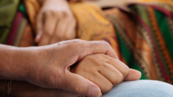 వామ్మో.. ఎంత పవిత్రమైన ఇల్లాలో..! భర్త పనికి వెళ్లగానే ప్రియుడితో ఇంట్లోనే కాపురం పెట్టేసి భార్య