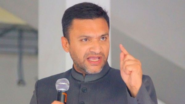 అక్బరుద్దీన్ కేసులో కోర్టు చెబితే కానీ కదలని పోలీసులు, కేసు నమోదు కరీంనగర్ ఖాకీలు