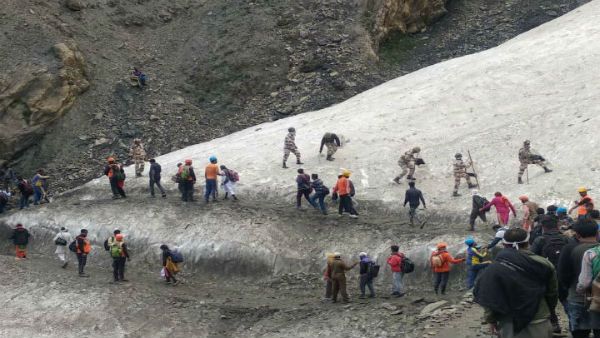 అమర్‌నాథ్ యాత్రపై రెడ్ అలర్ట్.... యాత్రికులు త్వరగా వెళ్లిపోవాలని అధికారుల ఆదేశం..!