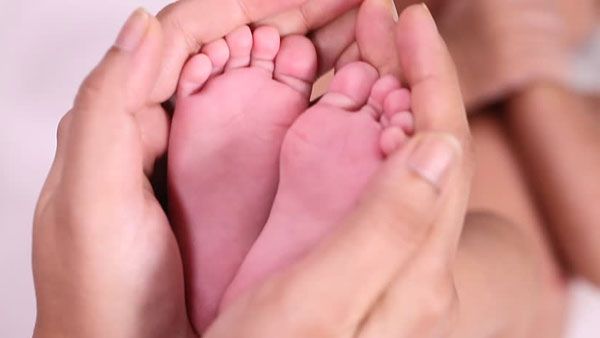 ఆడో, మగో తెలియని ఆ చిన్నారికి అమ్మానాన్నలు దొరికారు