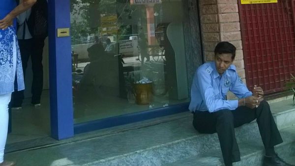 ఎడవల్లి సిండికేట్ బ్యాంకు మేనేజర్ ఘరానా మోసం .. కంచే చేను మేసిన వైనం