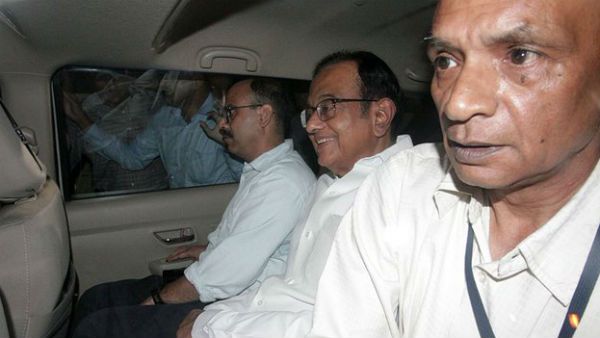 చిదంబరంను కోర్టులో ప్రవేశపెట్టిన సీబీఐ: 5 రోజుల కస్టడీ ఇవ్వాలంటూ వాదన