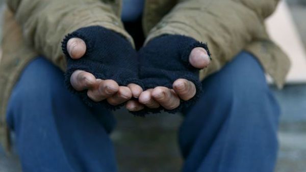 డబ్బున్న బిచ్చగాళ్ళు ...వాళ్ళ దగ్గర డబ్బు చూసి షాక్ అయిన పోలీసులు