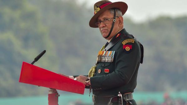 సరిహద్దుల్లో యుద్ధ వాతావరణం: కాశ్మీర్ కు ఆర్మీ చీఫ్: పాక్ కళ్లన్నీ ఆయన టూర్ మీదే