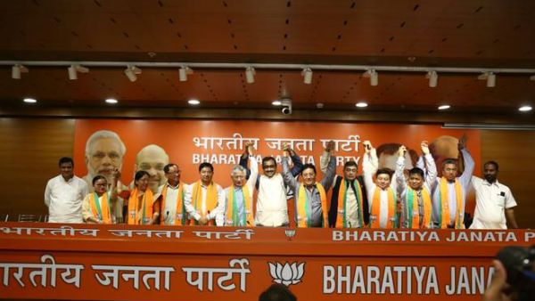 ఆపరేషన్ లోటస్: సిక్కింలో 10 మంది ఎమ్మెల్యేలు బీజేపీకి జంప్.. ఏం జరగబోతోంది..?