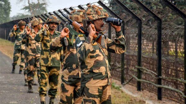 కాశ్మీర్‌లో ఉగ్ర కుట్ర: సరిహద్దులో 100మంది ఉగ్రవాదులు, పాక్ కమాండోలు