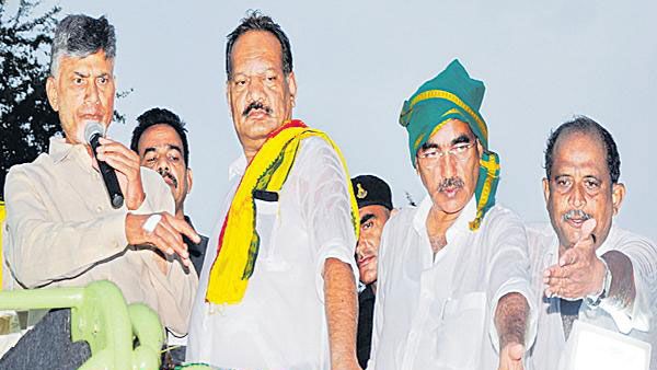 చంద్రబాబు పర్యటనలో జై జగన్ నినాదాలు..బాబు సీరియస్ : వరద బాధితుల రియాక్షన్ తో..!!