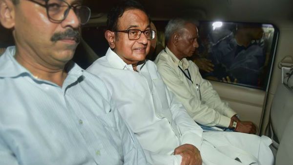 చిదంబరం పిటిషన్ సుప్రీంకోర్టులో జాబితాలోకి రాలేదు: 12 దేశాల్లో ఆస్తులు