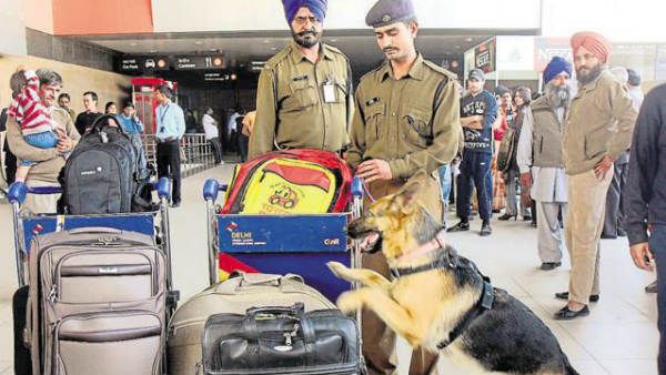 పాకిస్తాన్ ప్రేలాపనలతో విమానాశ్రయాలకు భారీ బందోబస్తు: ప్రయాణికులకు ముందస్తు హెచ్చరికలు