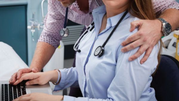 యువతులపై అత్యాచారం.. పోలీస్‌గా ఫోజు కొట్టిన ఆర్ఎంపీ.. చివరకు..!