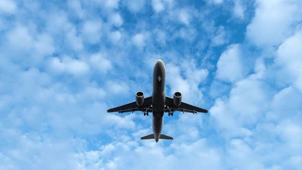 వచ్చీరాని ఇంగ్లీష్ తెచ్చిన తంట..! బొమ్మ విమానాలకు ఆర్డర్ చేస్తే నిజమైనవి వచ్చేసాయి..!!