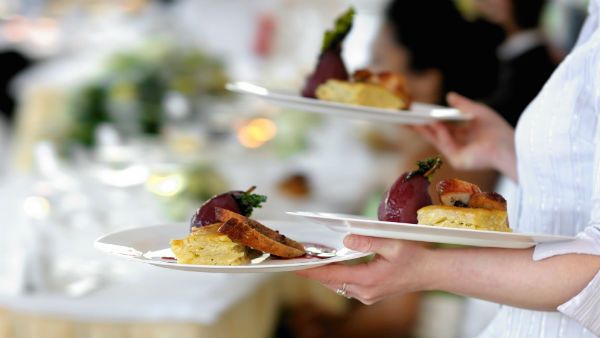 చెడిపోయిన ఆహారం సర్వ్ చేసినందుకు ఆ హోటల్‌కు కోర్టు షాక్.. ఎంత చెల్లించమందంటే..?