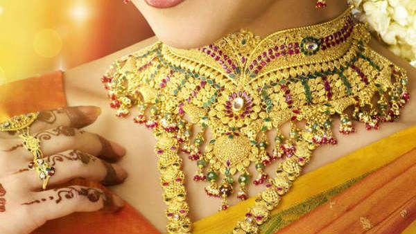 మళ్లీ పెరిగిన బంగారం ధరలు...మధ్య తరగతి వారికి అందని ద్రాక్షాగా పుత్తడి