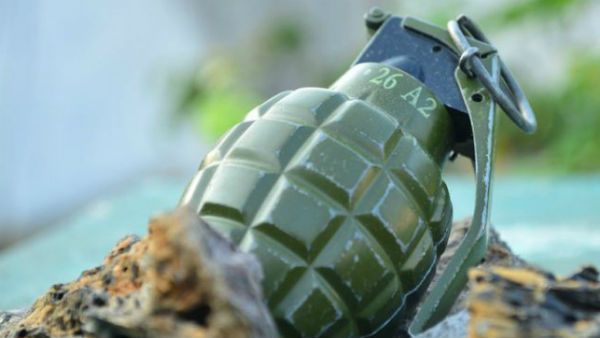 బట్టలు కుట్టే టైలర్ కు గ్రెనేడ్లతో ఏం పని? టైలరింగ్ షాప్ లో 15 బాంబులు స్వాధీనం