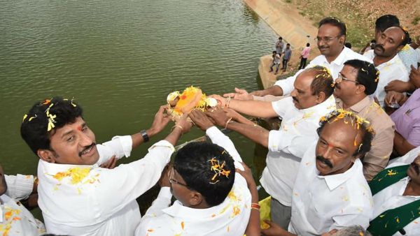 కరవు నేలకు జలసిరి: హంద్రీనీవాకు చేరిన కృష్ణా వరద జలాలు!