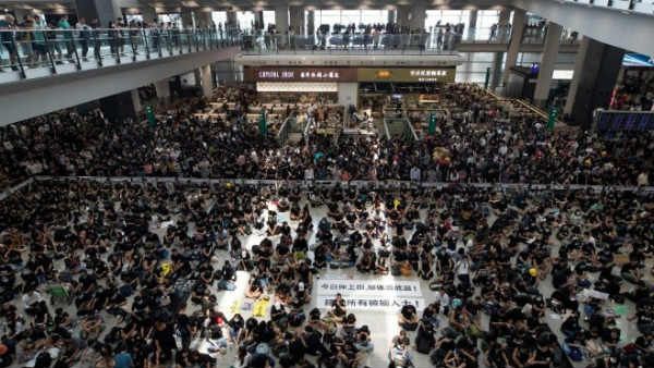 హాంకాంగ్ ఎయిర్‌పోర్ట్ క్లోజ్.. వందల సంఖ్యలో విమానాలు రద్దు..!