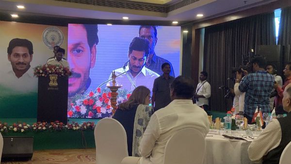 పెట్టుబడుల కోసం పారిశ్రామిక వేత్తలకు జగన్ పిలుపు..! ప్రభుత్వ సహకారం ఉంటుందన్న ఏపి సీఎం..!!