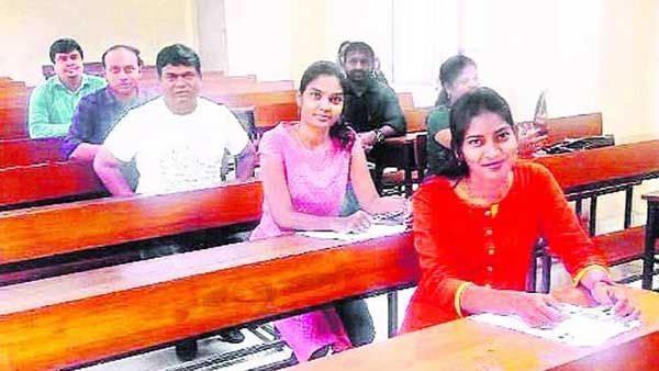 ఎమ్మెల్యే పరీక్ష రాసిండ్రు.. ఎన్నికలు కాదులే..!