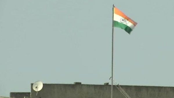 జమ్ము కాశ్మీర్ సెక్రటేరియట్‌పై ఇక త్రివర్ణ పతాకం ఒకటే.. రాష్ట్ర ప్రత్యేక జెండాను దించిన అధికారులు