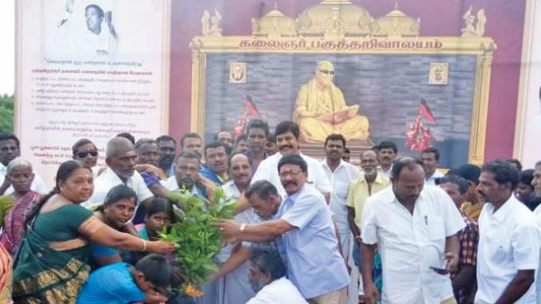 నాస్తికుడే దేవుడయ్యాడు...! దళితులకు రిజర్వేషన్లు కల్పించాడని.. కరుణానిధికి గుడి..