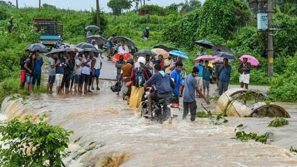 రెడ్ అలర్ట్ : కేరళను ముంచెత్తిన వరదలు..25 మంది మృతి పలువురు గల్లంతు