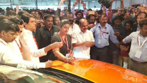 రోజా తొలి ఆటోగ్రాఫ్.. రోడ్డుపైకి కియా కారు..! ఆవిష్కరించిన మంత్రులు