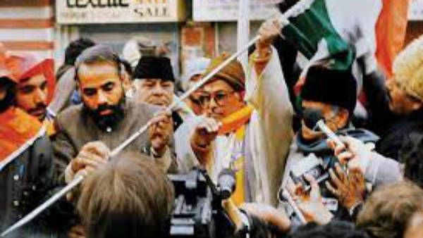 కశ్మీర్ వైపు ప్రపంచం చూపు.. ఆగస్టు 15: లాల్ చౌక్ లో నాడు మోదీ..నేడు షా..!!