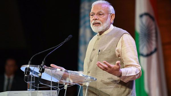 మోడీకి కాంగ్రెస్ నేతల మద్దతు: అవును ఆయన విధానాలు మంచివే, అభిషేక్ సింఘ్వీ,జైరాం రమేశ్,శశి థరూర్...