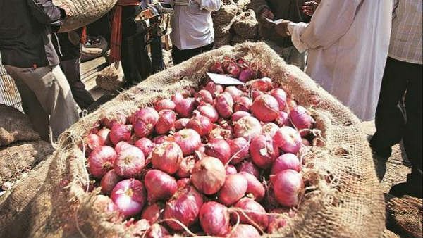 ఉల్లి కొనబోతే కంట కన్నీరే.. నెల రోజులు తప్పదా ఈ గోస?