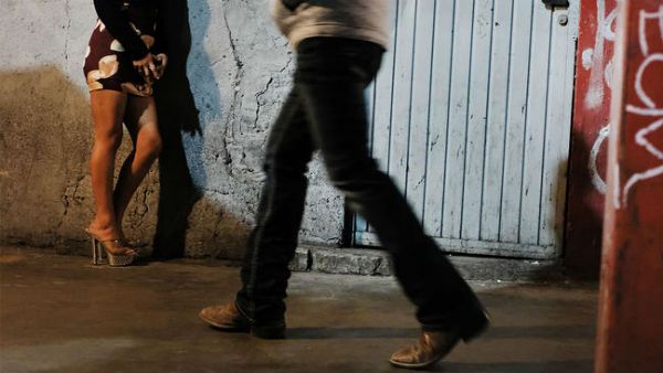 విటుడిలోని మానవత్వం... ! వ్యభిచార కూపం నుంచి ఆమెకు విముక్తి..!! ఎలా..?