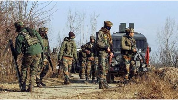 పుల్వామాలో హిజ్బుల్ ఉగ్రవాద సంస్థ పోస్టర్లు కలకలం...ఏముందంటే..?