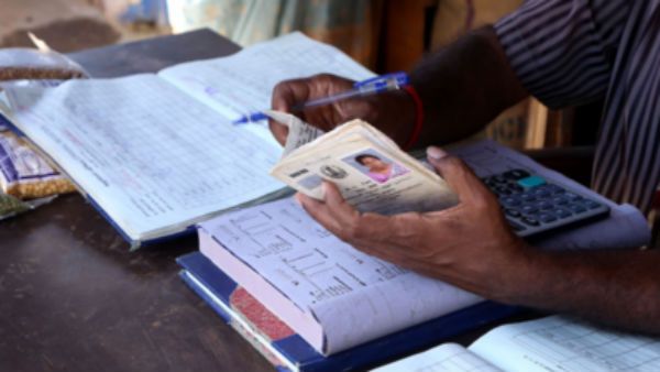 ఇక ఇంటికే రేషన్ సరుకులు..! వినూత్న అడుగులు వేయనున్న జగన్ సర్కార్..!!